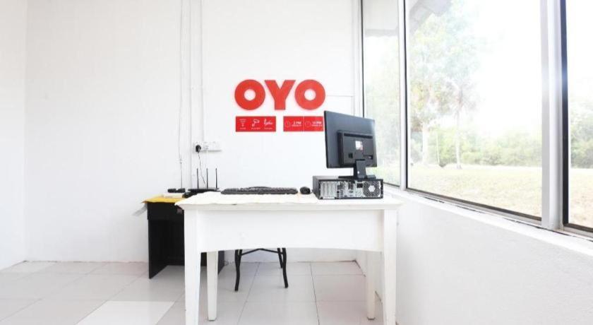 Oyo 89607 Aloha Chalet Kampung Raja Buitenkant foto
