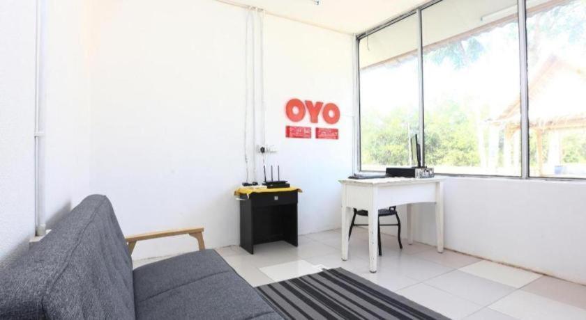 Oyo 89607 Aloha Chalet Kampung Raja Buitenkant foto