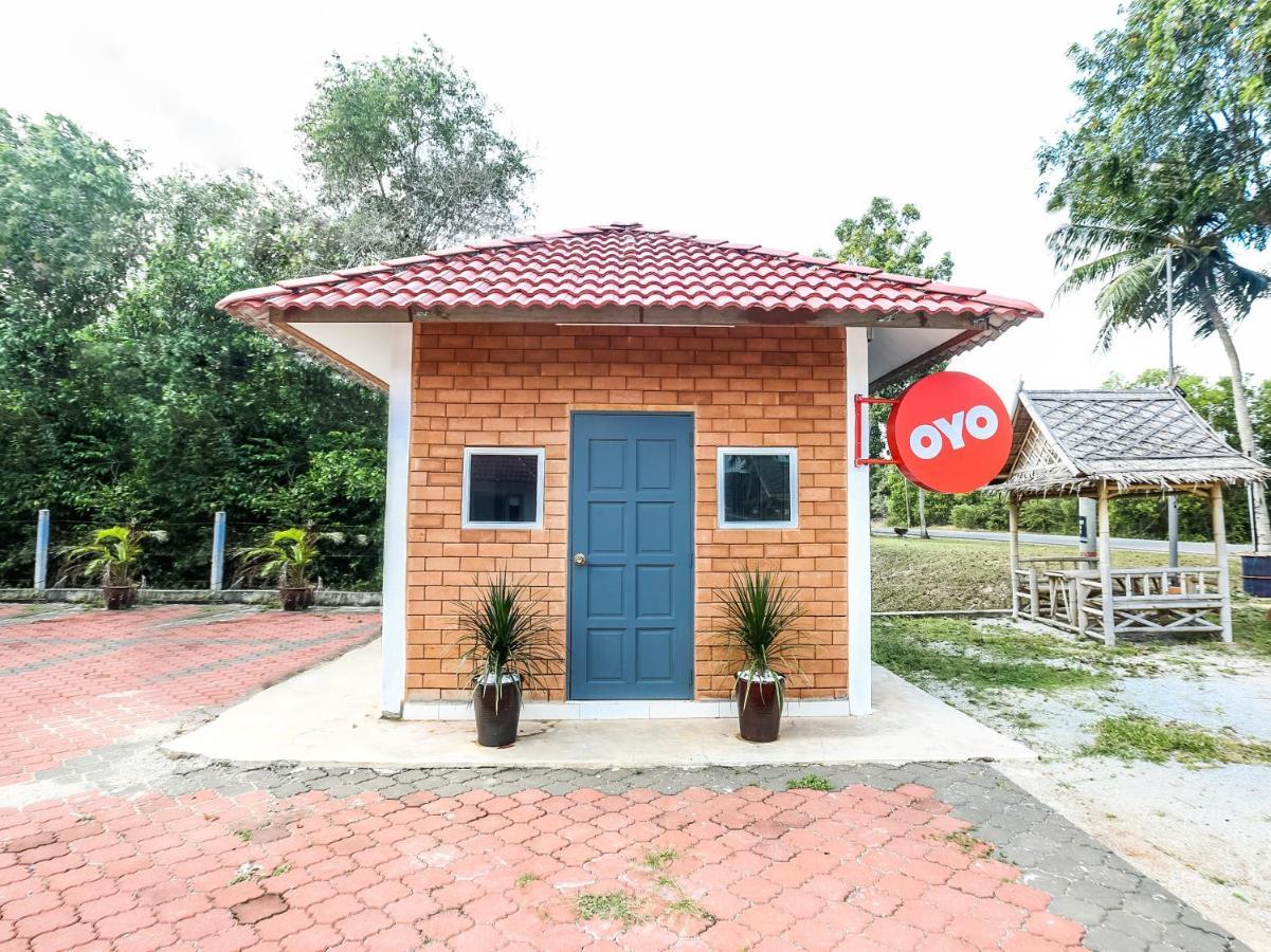 Oyo 89607 Aloha Chalet Kampung Raja Buitenkant foto